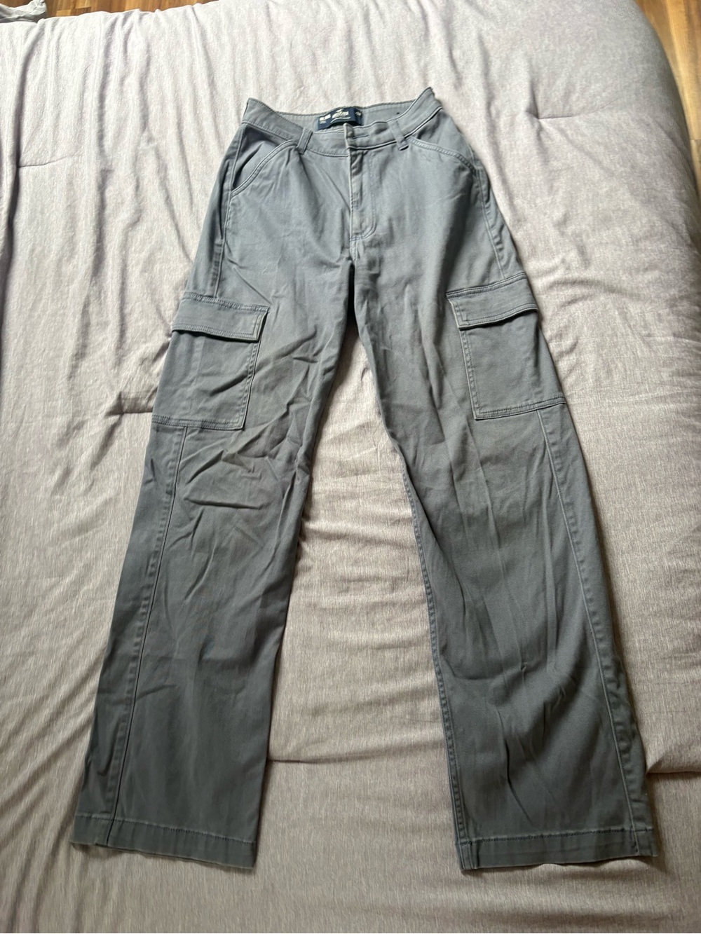 Hollister Straight-Leg Cargo Pants in Blue Gray